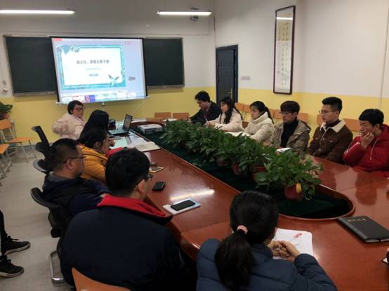 澳门网投官方网站召开班主任、班级主要干部班级管理培训会 (2).jpg